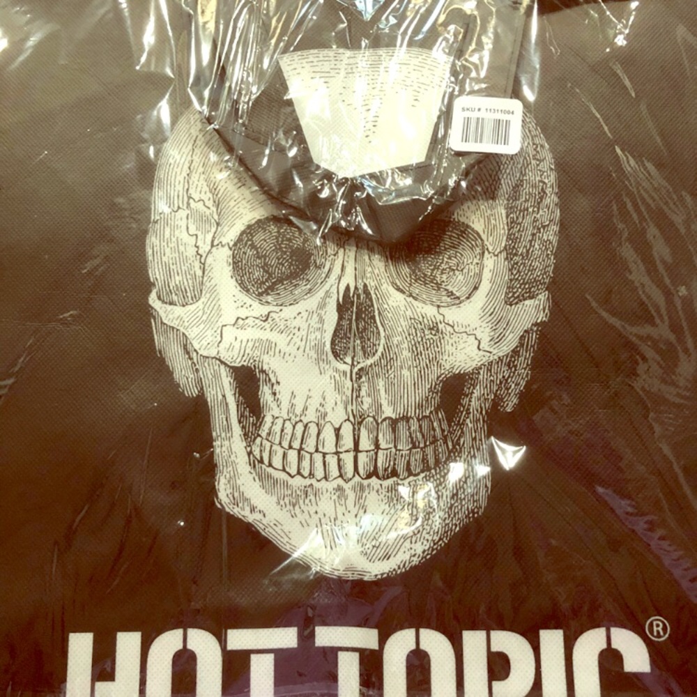 Hot Top Skull Tote NWT